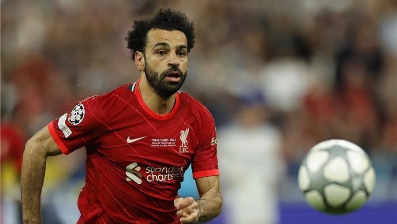 صلاح يماطل ليفربول.. ويتفق مع مسؤولي برشلونة