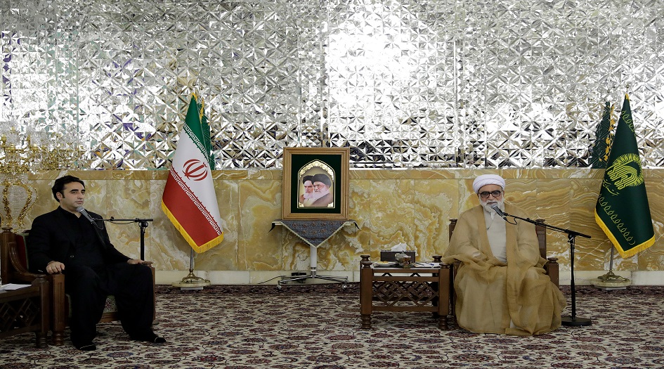 وزير الخارجية الباكستاني والوفد المرافق يزور العتبة الرضوية المقدسة 