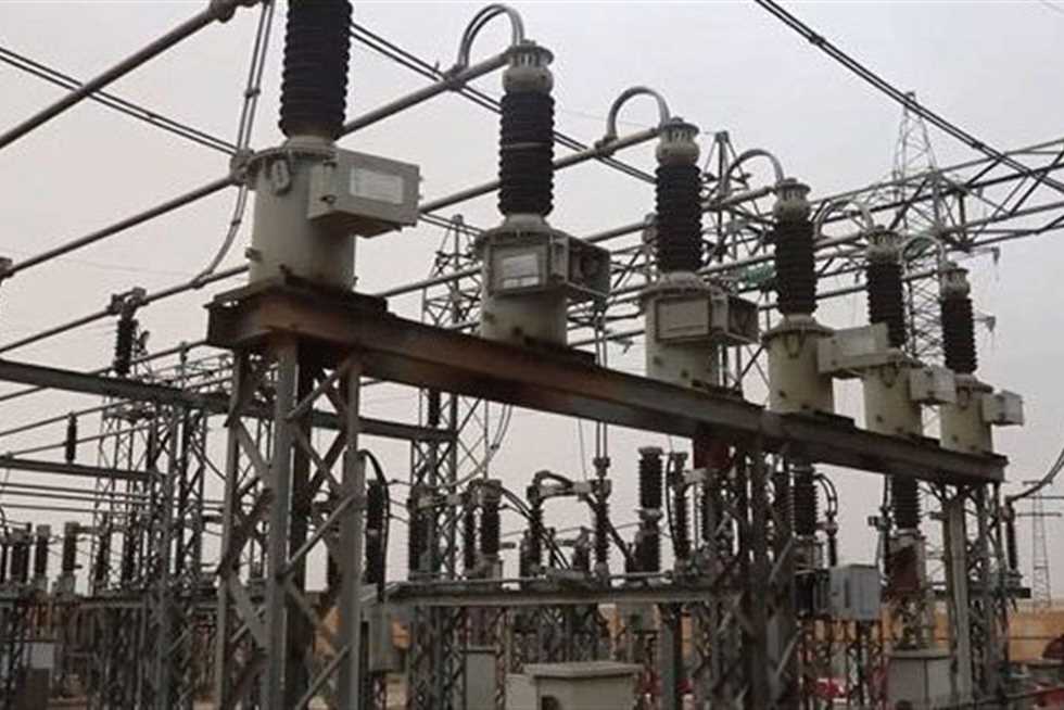 عودة التيار الكهربائي للمحافظات السورية تدريجياً بعد انقطاع عام