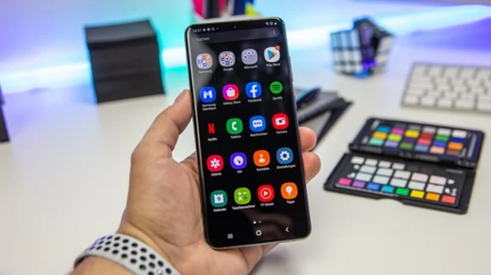 تطبيق شائع على الهواتف الذكية يسرق بياناتك.. احذفه الآن