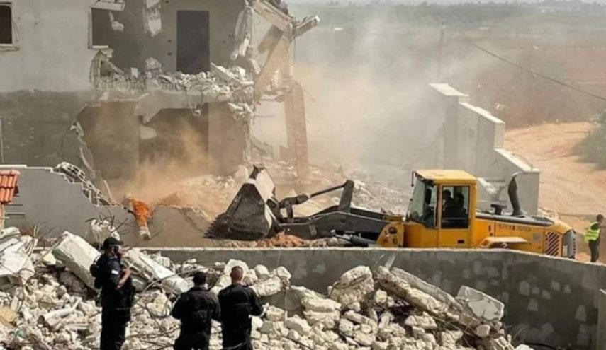 الاحتلال الصهيوني يهدم بركة زراعية ويوقف بناء منازل الفلسطينيين