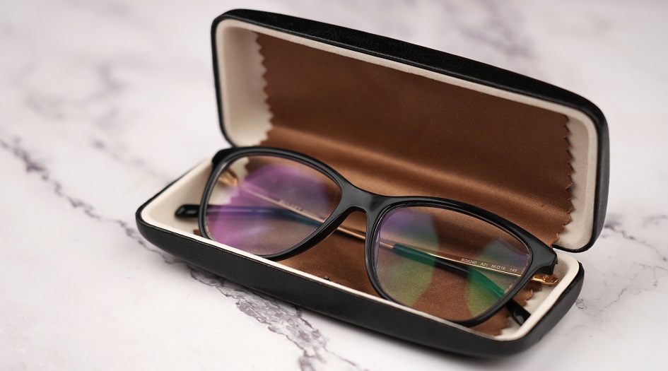 هل يجب عليك ارتداء نظارتك بانتظام؟