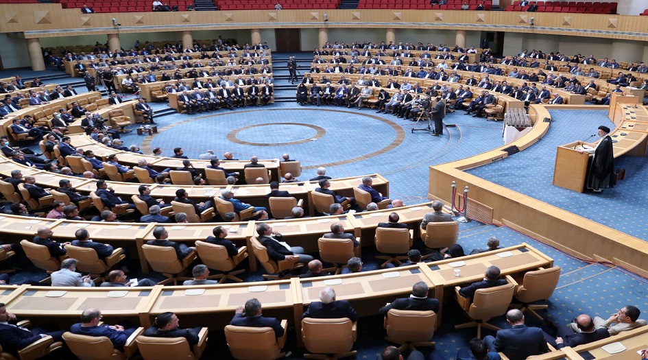 الرئيس الايراني : دول الجوار ترغب بشراء المنتجات الايرانية 