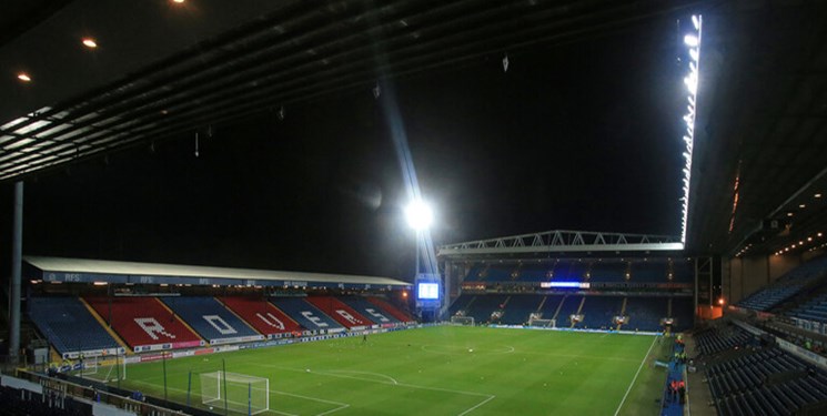 أول ناد إنجليزي يفتح ملعبه لأداء صلاة عيد الأضحى