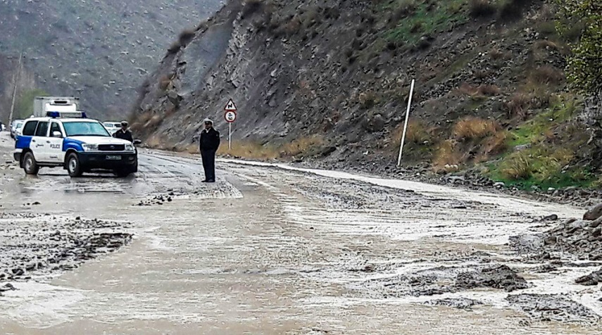 جاده هراز به علت سیل بسته شد