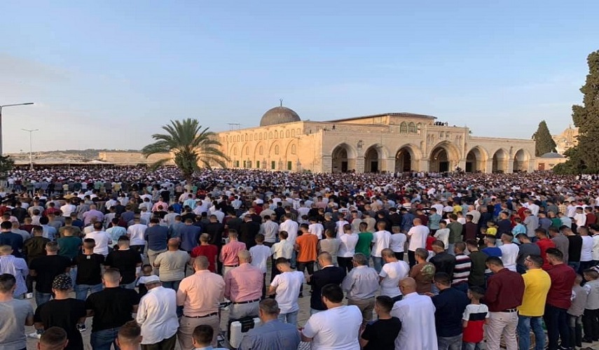 أربعون ألف مصل يؤدون صلاة الجمعة في المسجد الأقصى