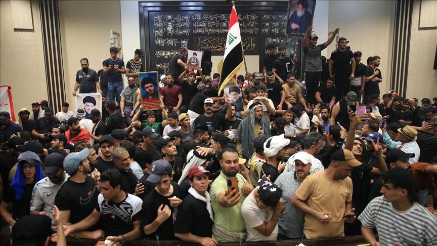 مقتدي صدر، خروج طرفدارانش را از پارلمان عراق خواستار شد