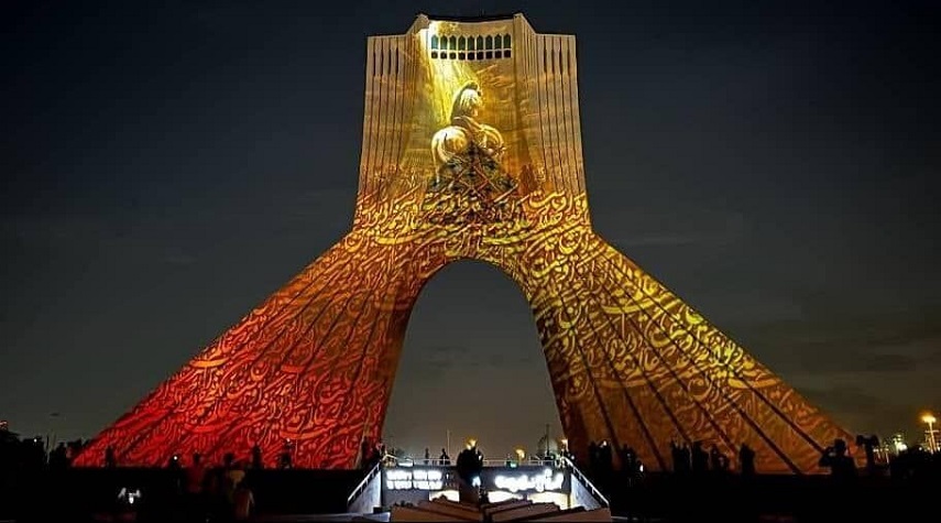 نقش عاشورا بر برج آزادی +عکس