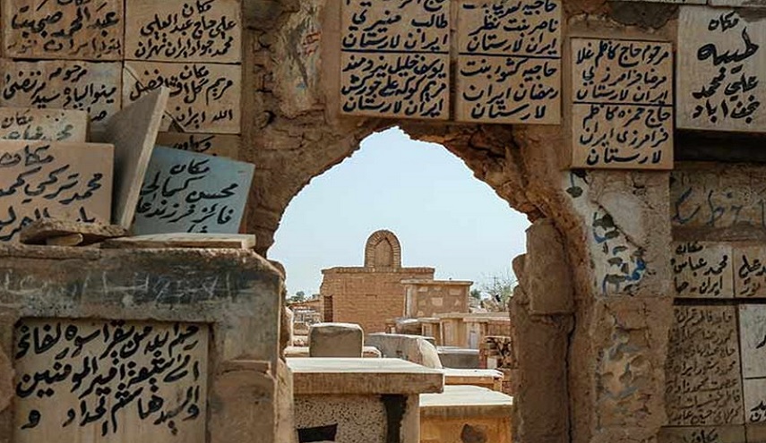 الراقدون في الغري 