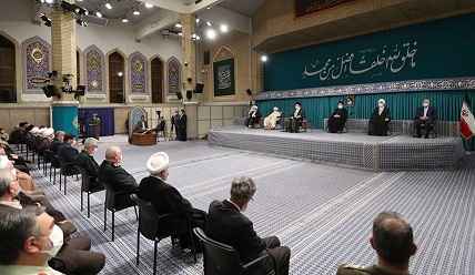 قائد الثورة الاسلامية: خارطة العالم السياسية آخذة بالتغيير 