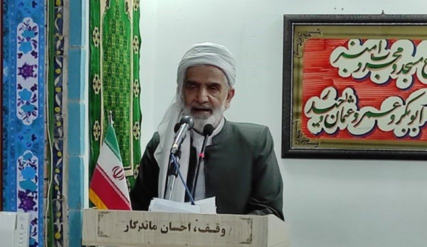 عالم سني: عرقلة سير نمو ايران هدف العدو في انعدام الأمن