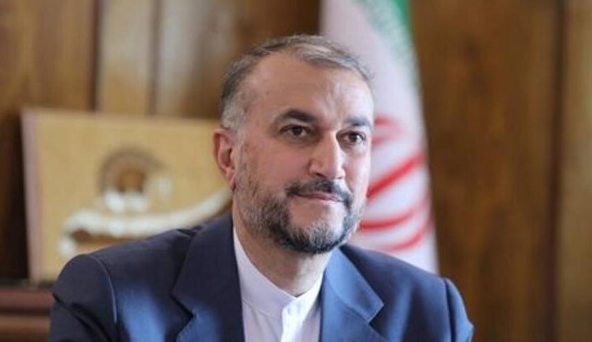 وزير الخارجية الايراني يلتقي سلطان عمان 