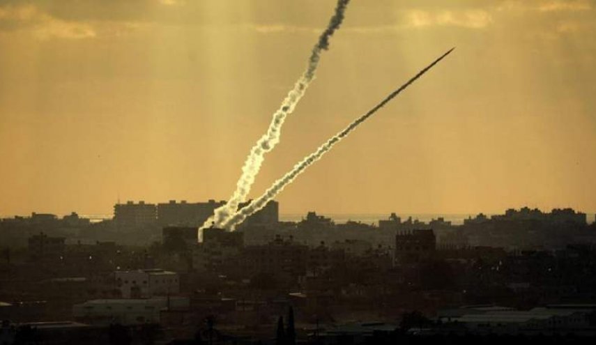  المقاومة الفلسطينية تتصدى لطيران الاحتلال الحربي 