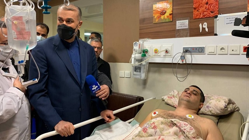 عيادت وزير امور خارجه از مجروحان حادثه سفارت آذربايجان
