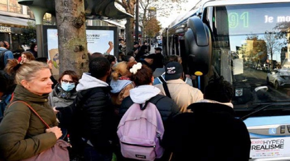 فرنسا تشهد اضرابا يشل مفاصل الحياة