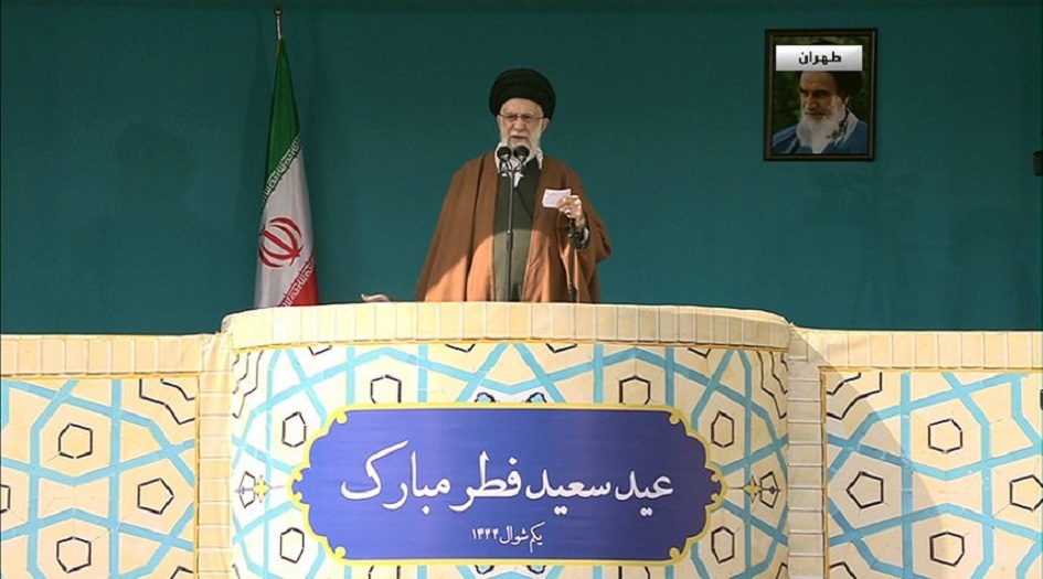 الامام الخامنئي: الامام الخامنئي: الشعب الايراني واع وافشل مخططات الاعداء وسيفشلها 