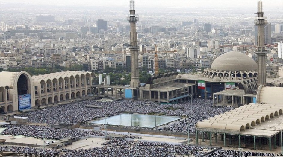 اقامة صلاة عيد الفطر السعيد بامامة قائد الثورة الاسلامية في طهران