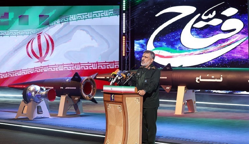  العميد حاجي زادة : زيادة مدى صاروخ "فتاح" الفرط صوتي الى 2000 كيلومتر 