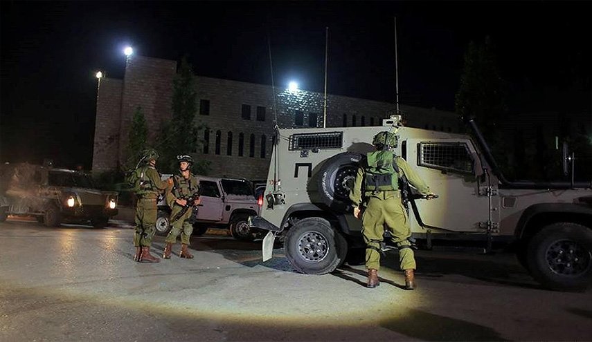 اقتحامات واعتقالات في عدة مناطق من الضفة المحتلة 