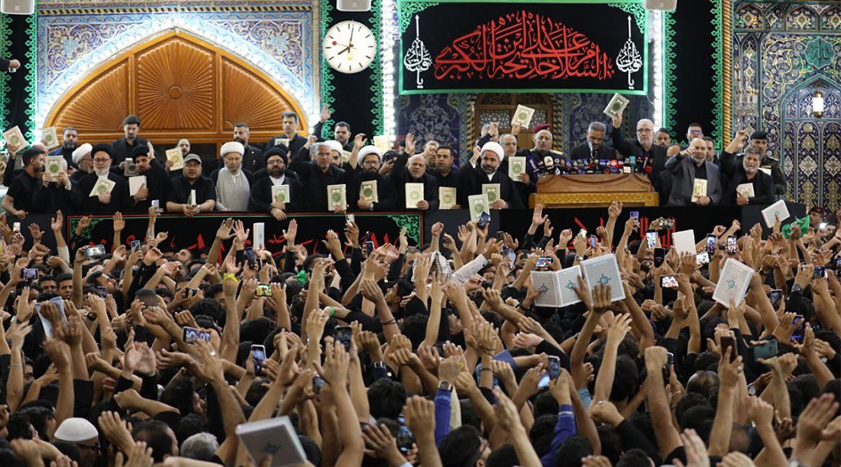 نصرة للقرآن الكريم ... رفع  المصاحف  خلال مراسم تبديل الراية في كربلاء المقدسة+ صور