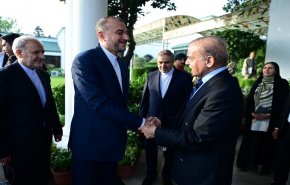 وزير الخارجية الإيراني يجري لقاءات عدة في إسلام آباد تثمر عن نتائج هامة