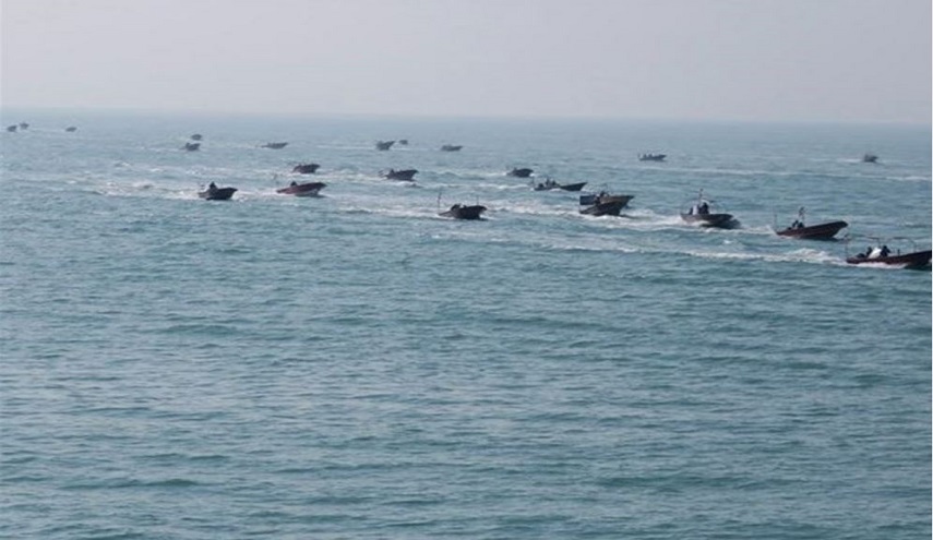 شاهد..الحرس الثوري أجرى استعراض اقتدار قرب القوات الاميركية في الخليج الفارسي