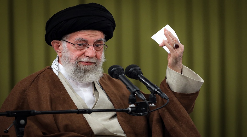 الامام الخامنئي  يحذّر من المخططات الأميركية التي تستهدف الوحدة والأمن القومي