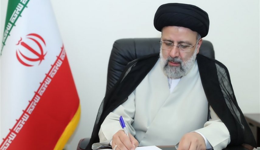  الرئيس الإيراني يهنىء الملك سلمان وولي العهد السعودي بالعيد الوطني 