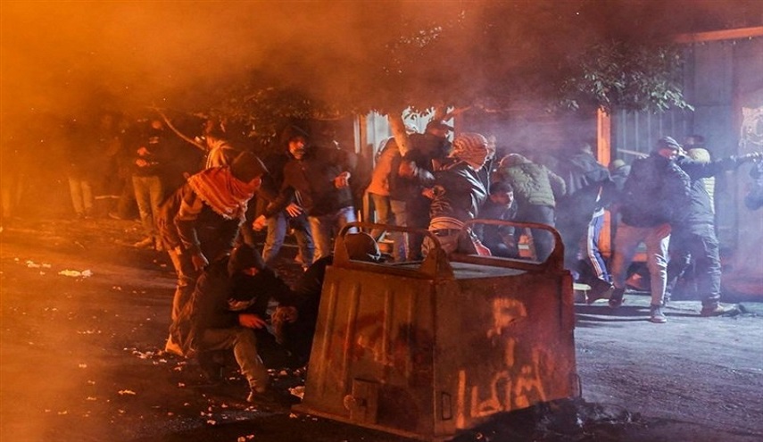  إعطاب آلية صهيونية واشتباكات عقب اقتحام الاحتلال نابلس 