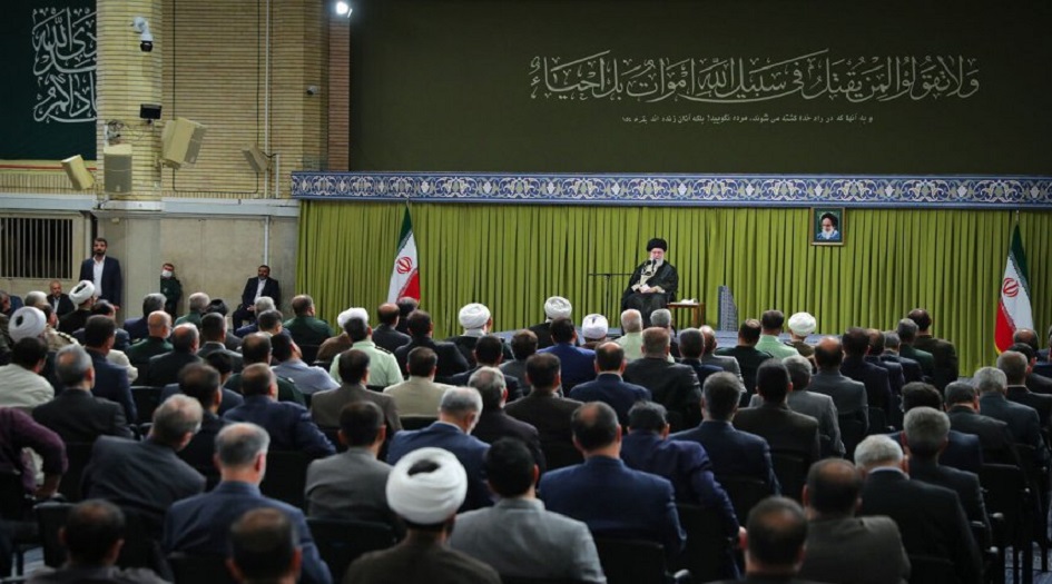 الامام الخامنئي: الغرب اطاح بكرامة المرأة وقمعها لاهوائه النفسانية