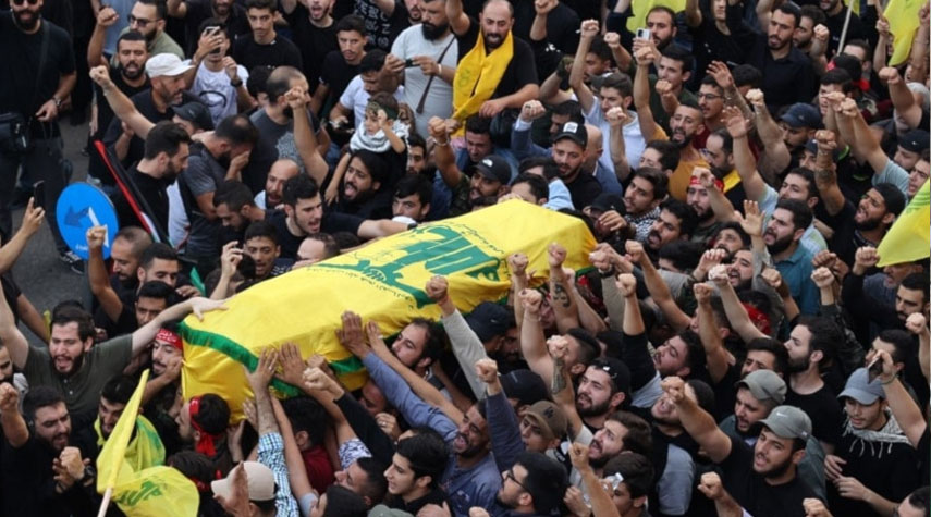  لبنان.. المقاومة الإسلامية تزفّ ثلاث شهداء 