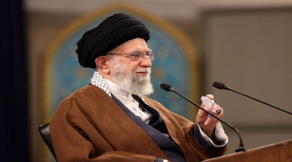 الامام الخامنئي: يد امريكا انغمست حتى المرفق في دماء المظلومين