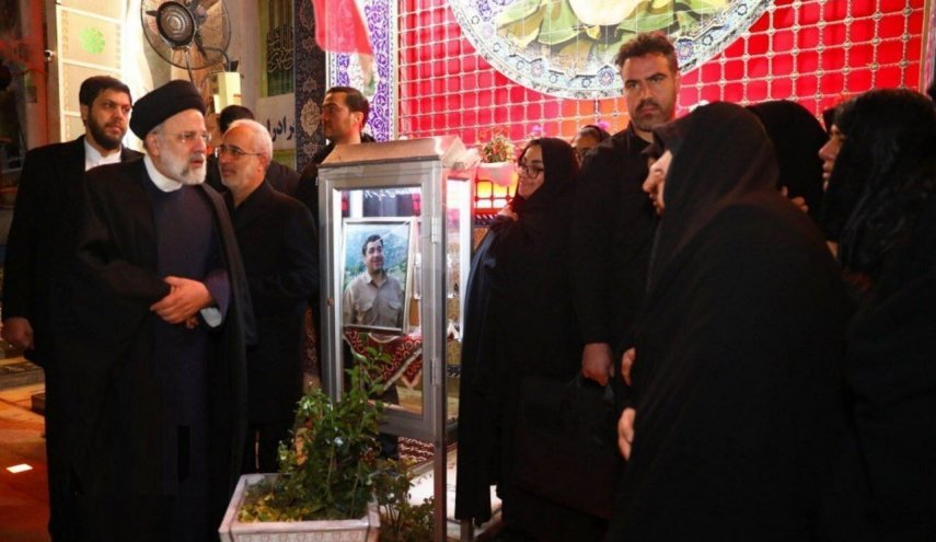  رئيس الجمهورية يزور مرقد الشهيد سليماني في كرمان 