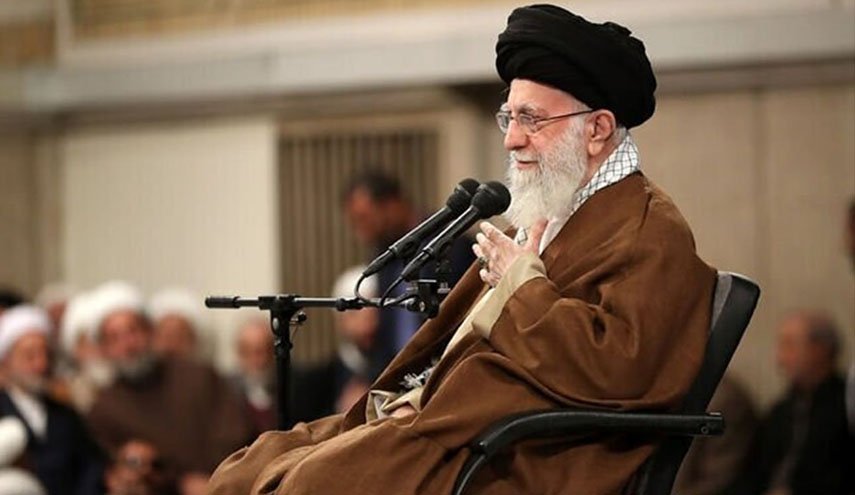 الامام الخامنئي: اليمنيون قطعوا شرايين الاحتلال الحيوية دون الخوف من تهديدات امريكا