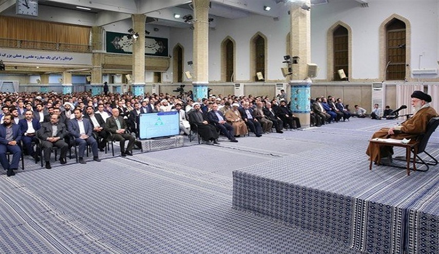  الإمام الخامنئي يؤكد ضرورة قطع الشرايين الحيوية للكيان الصهيوني 