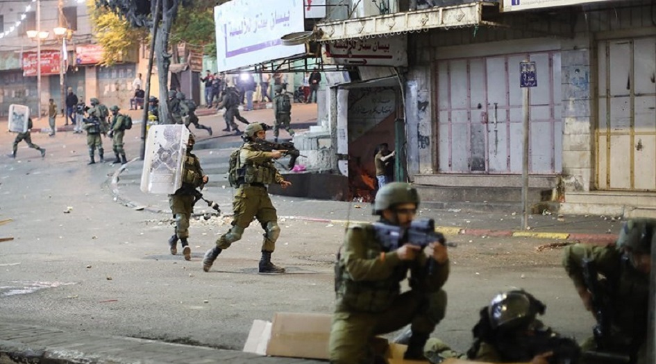 الاحتلال يقتحم مخيم الأمعري ويطلق الرصاص الحي صوب المدنيين