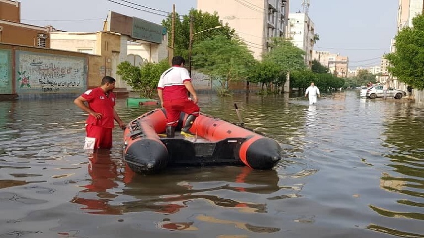 نجات ۲۰۰ نفر متأثر از سيل و آبگرفتگي در ايلام 