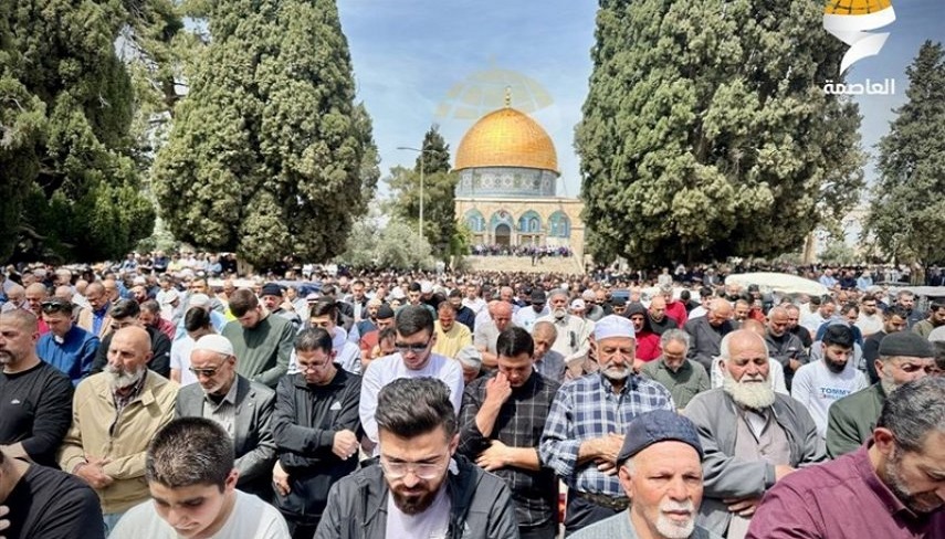حضور ۱۲۵ هزار فلسطيني در سومين نماز جمعه ماه مبارك رمضان
