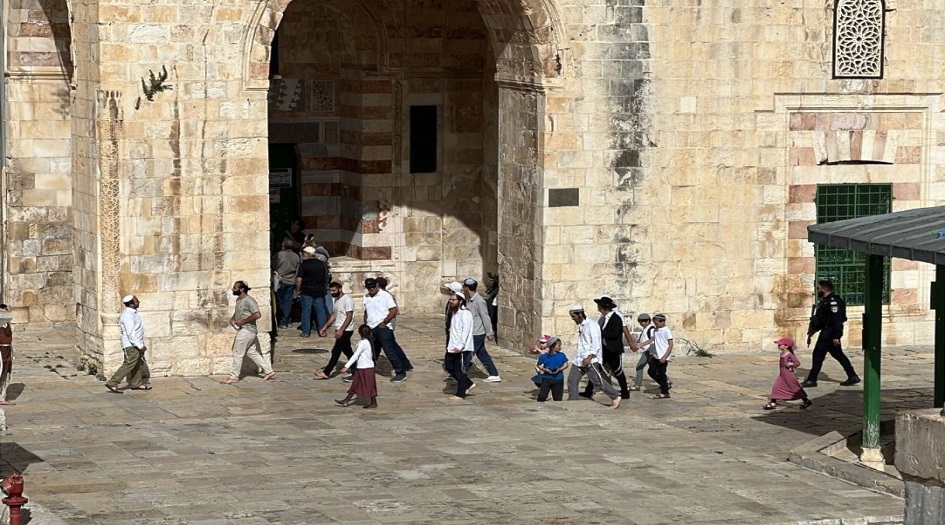 في ثاني ايام عيد الفصح ... مستوطنون صهاينة يقتحمون المسجد الأقصى 