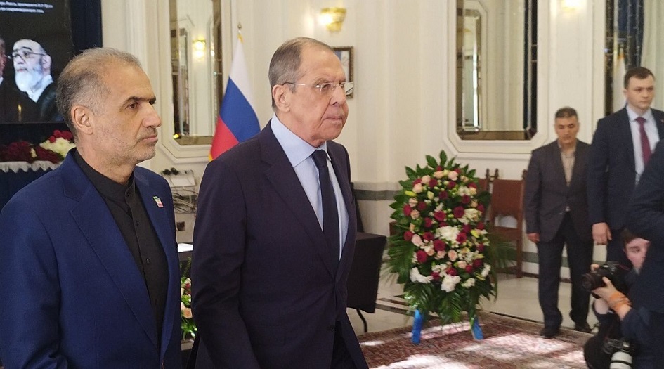 وزير الخارجية الروسي  يقدم التعازي في السفارة الايرانية بموسكو