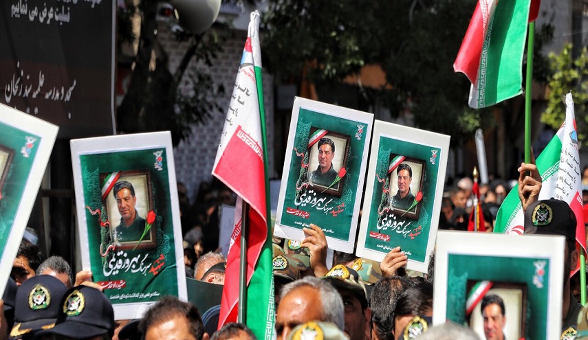  بالصور من ايران.. تشييع جثمان الرائد الفني الشهيد قديمي في زنجان 