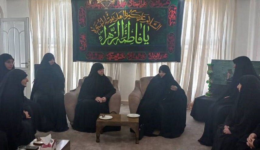  لقاء يجمع بين ابنتي السيد نصر الله والشهيد عباس الموسوي مع عائلة الرئيس الشهيد 