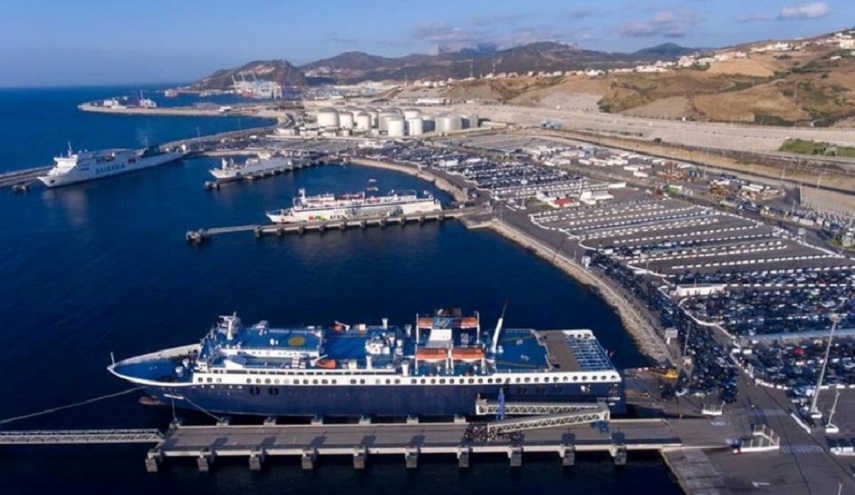 مغاربه ينددون  بشدة  وصول سفينة حربية صهيونية إلى ميناء طنجة