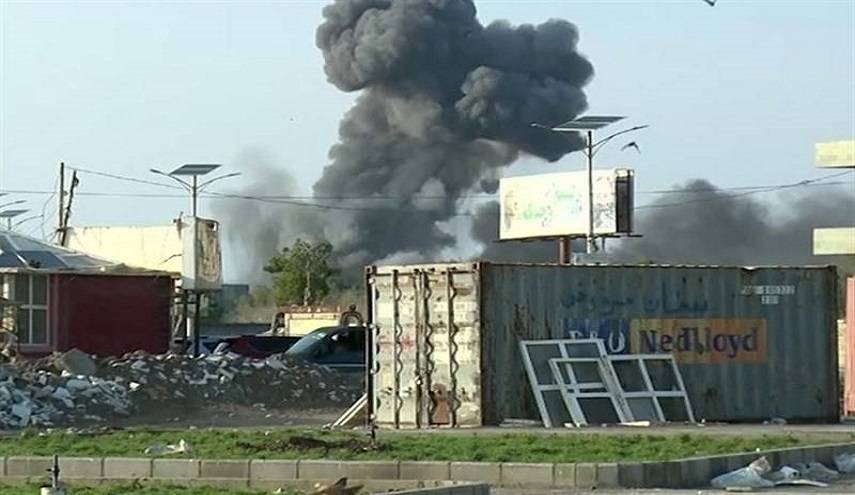 3 غارات أميركية - بريطانية تستهدف مطار الحُديْدة اليمني