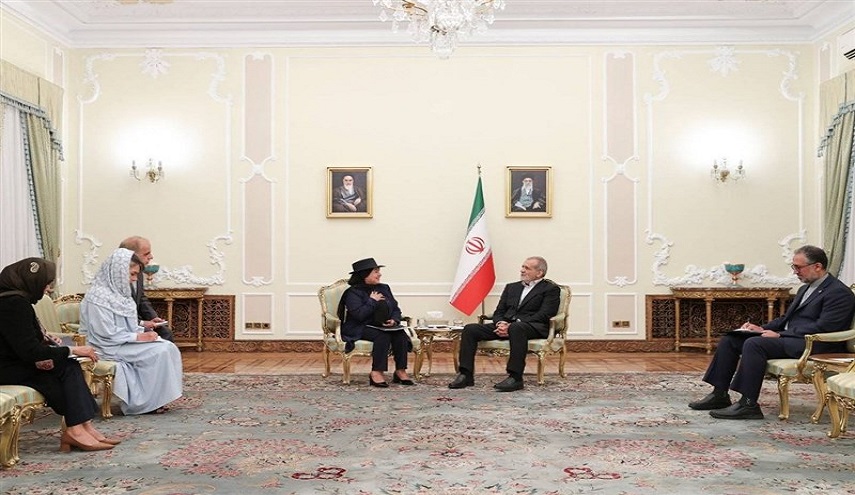  الرئيس الإيراني يعلن دعمه قرار الحكومة البوليفية بقطع العلاقات مع إسرائيل 