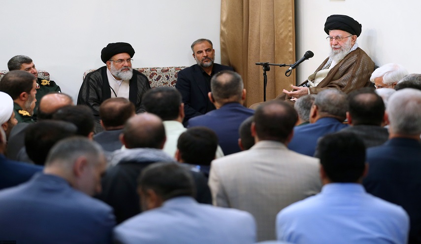 الامام الخامنئي يؤكد على ضرورة الوقوف ضد الحرب النفسية للعدو