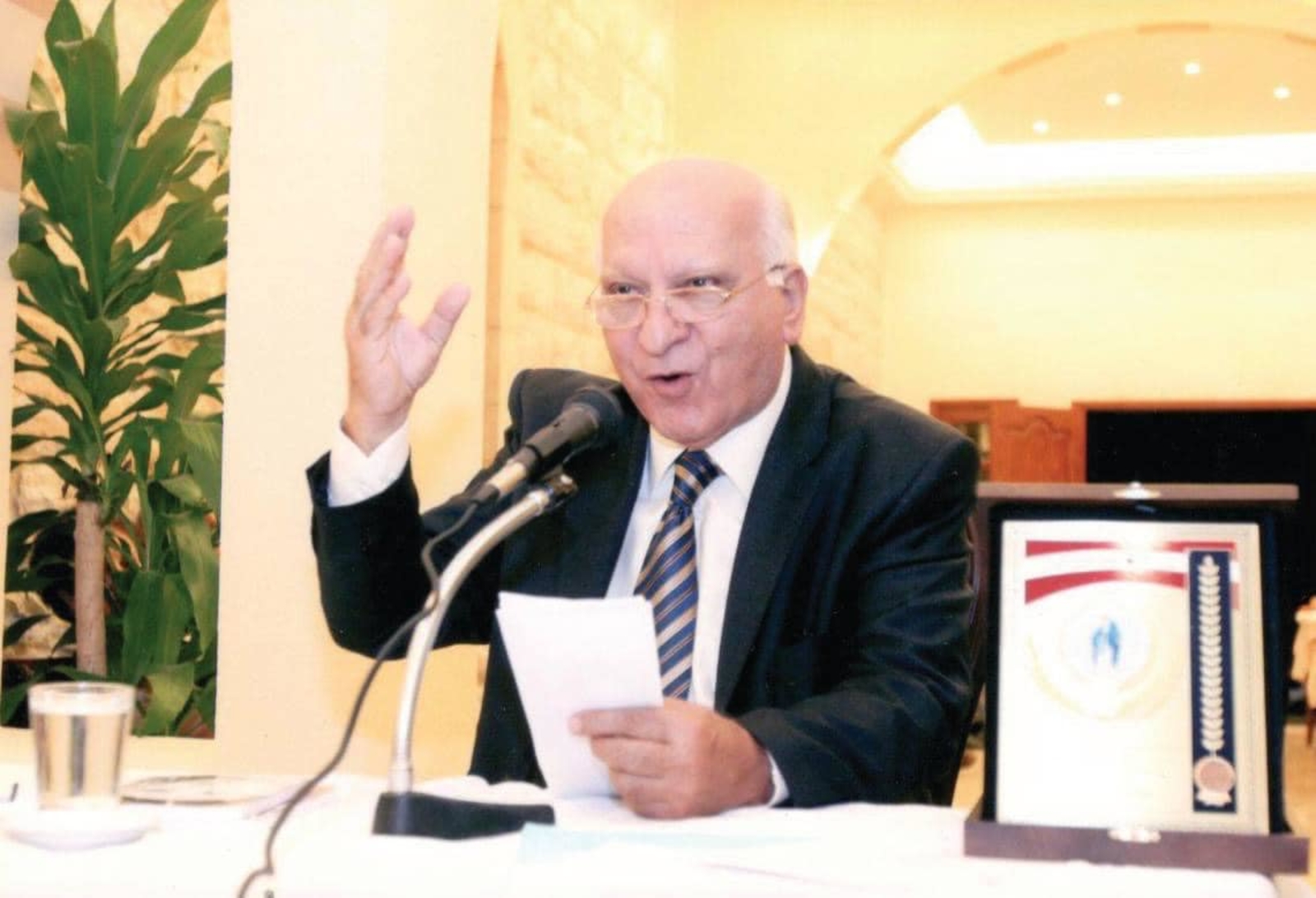  وزير الثقافة الايراني يعزي بوفاة الاديب اللبناني جورج شكور 