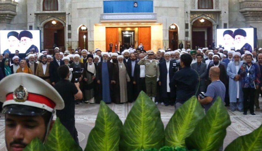  ضيوف مؤتمر الوحدة الإسلامية يجددون العهد مع اهداف الإمام الخميني (رض) 