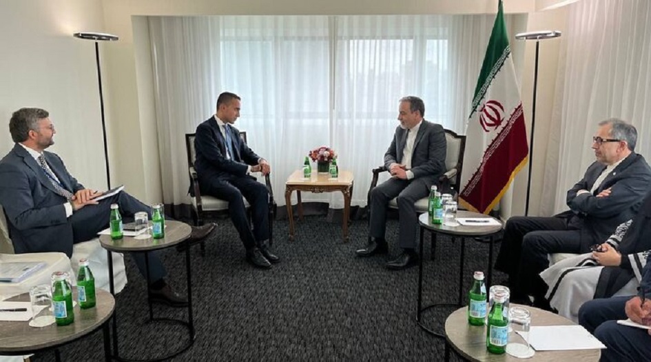 وزير الخارجية الايراني  يجري مباحثات مع ممثل الاتحاد الاوروبي بشؤون منطقة الخليج الفارسي