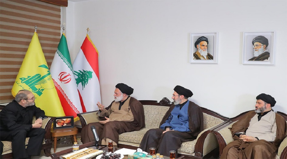 ابناء الامام الخامنئي يحضرون لمكتب حزب الله في طهران